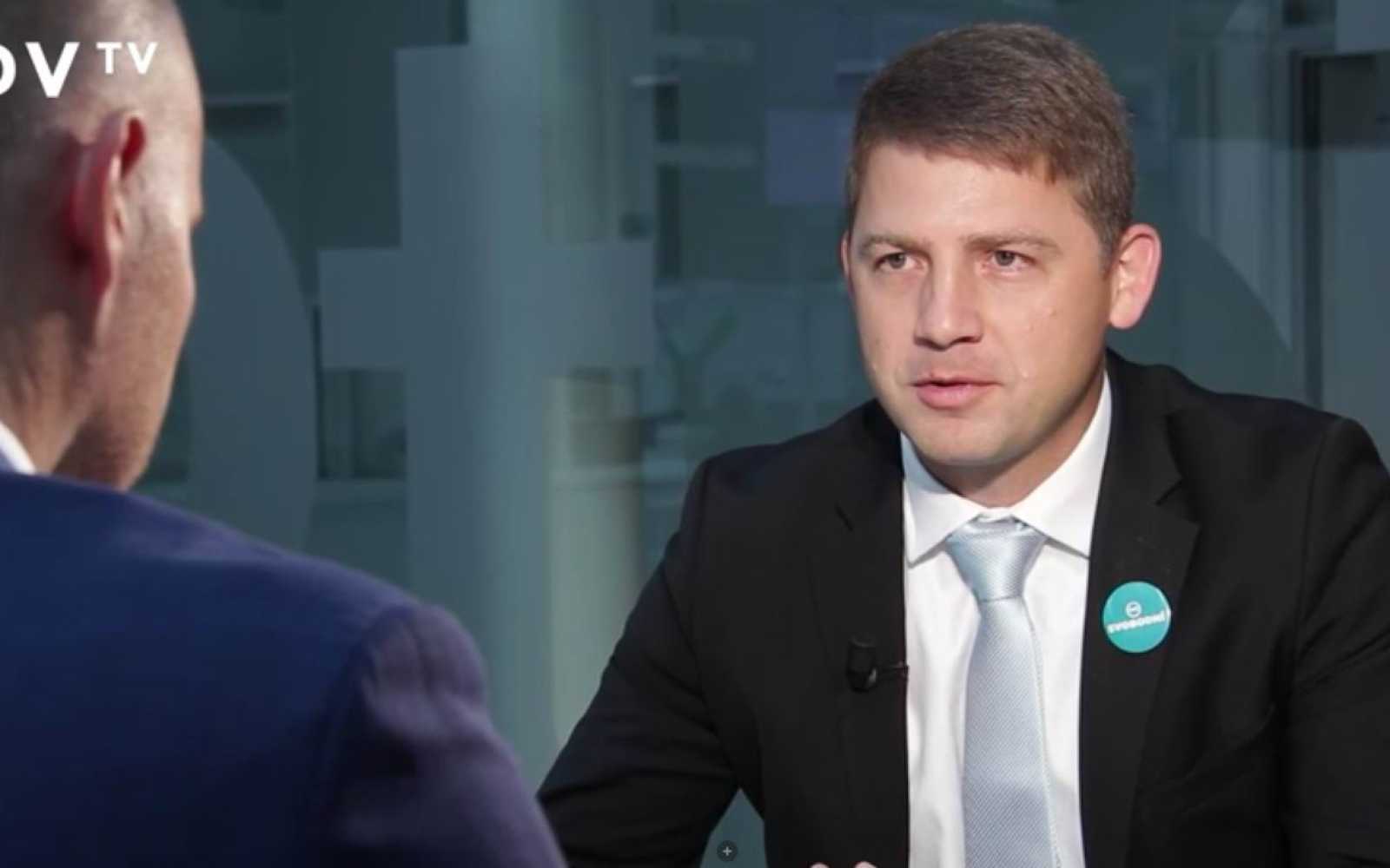 V rozhovoru pro DVTV: „Na odchodu z EU vyděláme“ - PetrMach.cz Dvtv